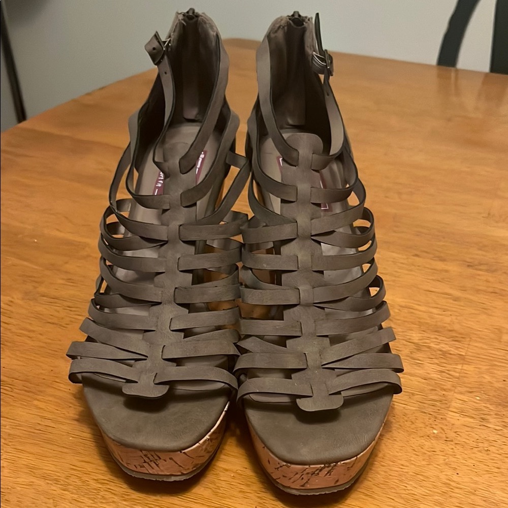 EDL Presents Pop Comfort Fit Brown Wedge Sandals Strappy Design Womens Size 10